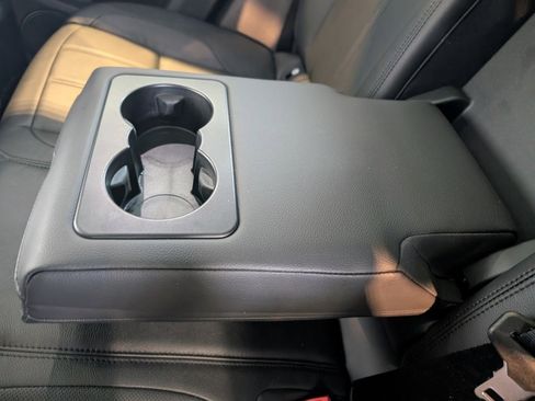 Used 2024 Land Rover Range Rover Evoque Dynamic SE image 28