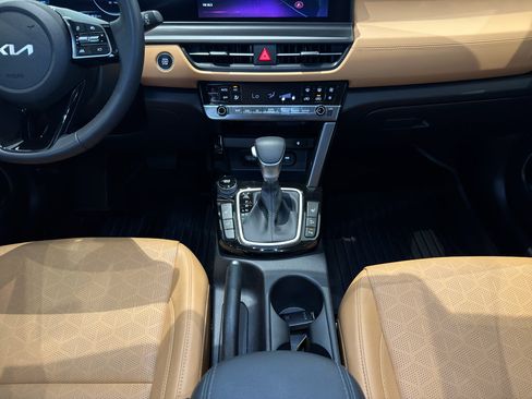 Certified 2025 Kia Seltos EX w/ EX Sunroof Package FWD image 17