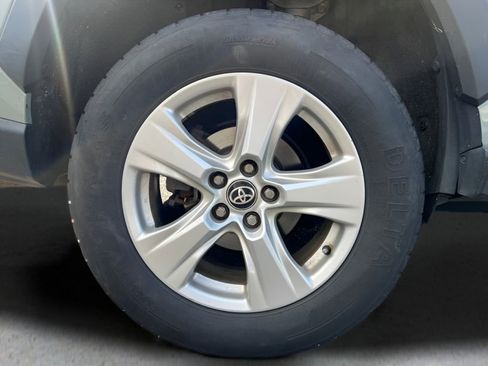 Used 2021 Toyota RAV4 XLE AWD/4WD image 20