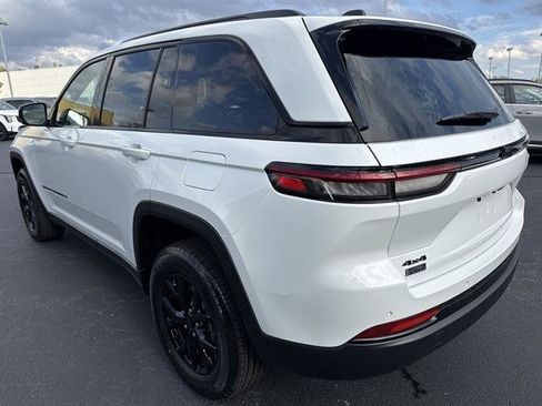 New 2025 Jeep Grand Cherokee Altitude image 7