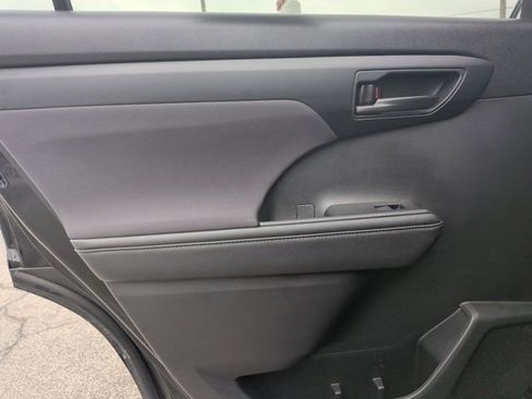 Used 2023 Toyota Highlander L FWD image 29