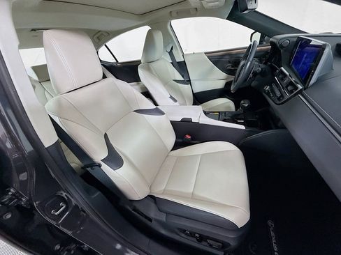 Used 2025 Lexus ES 300h w/ Premium Package image 29