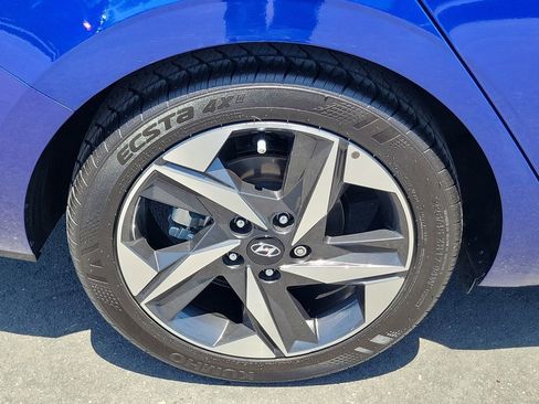 Used 2022 Hyundai Elantra SEL w/ Convenience + Premium Package FWD image 6