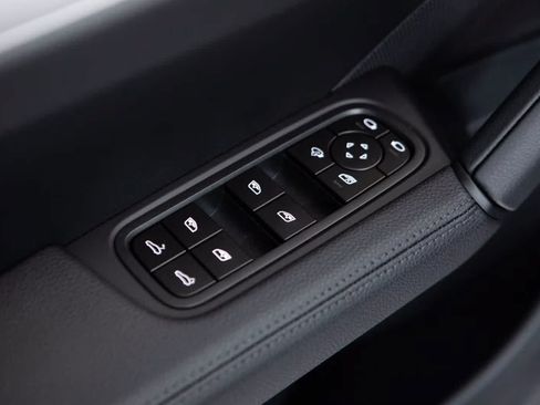 Certified 2026 Porsche Cayenne Coupe AWD/4WD image 24