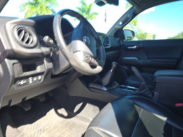 Used 2018 Toyota Tacoma TRD Off-Road w/ TRD Premium Off Road Package AWD/4WD image 7
