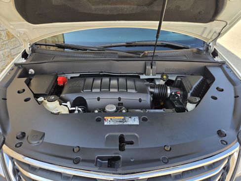 Used 2015 Chevrolet Traverse LTZ FWD image 17