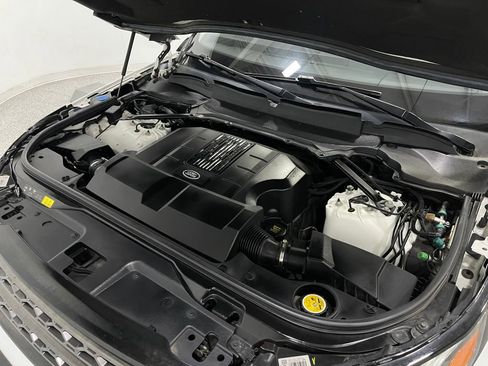 Used 2017 Land Rover Discovery SE image 27