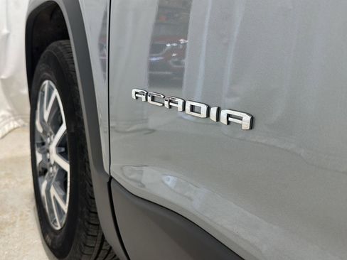 Used 2023 GMC Acadia SLT w/ Preferred Package image 30