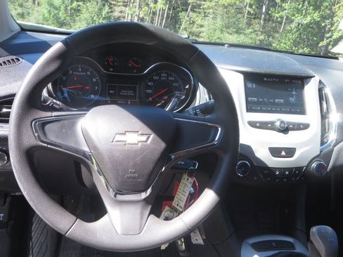 Used 2018 Chevrolet Cruze LS image 12