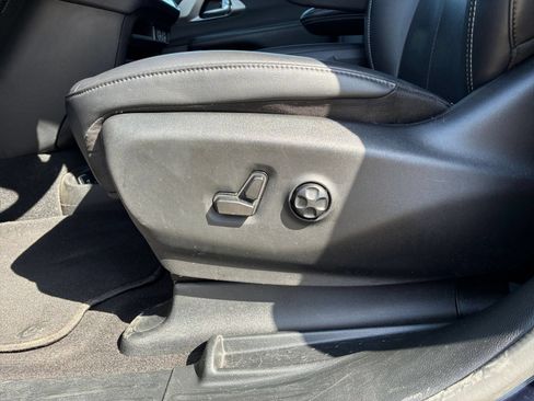 Used 2025 Chrysler Pacifica Select FWD image 18