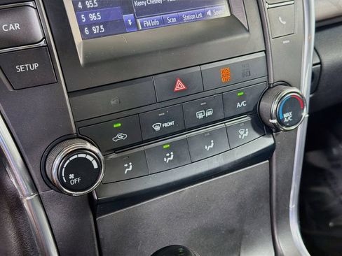 Used 2017 Toyota Camry LE FWD image 16