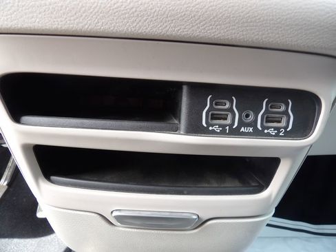 Used 2024 Chrysler Pacifica Touring-L image 20