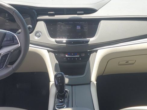 Used 2021 Cadillac XT5 Premium Luxury FWD image 18