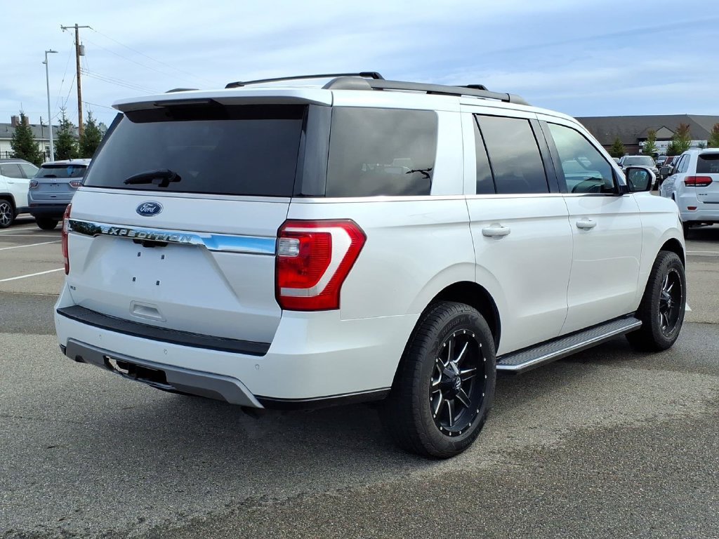 Used 2018 Ford Expedition XLT w/ Equipment Group 202A AWD/4WD image 4