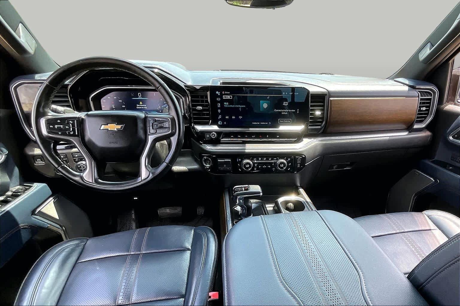 Used 2023 Chevrolet Silverado 1500 High Country w/ High Country Premium Package AWD/4WD image 25