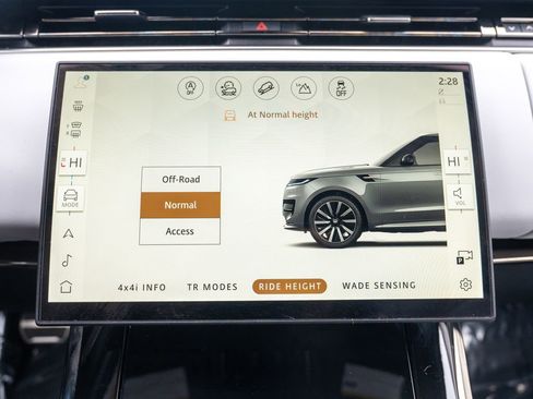 Used 2025 Land Rover Range Rover Sport Dynamic SE image 28