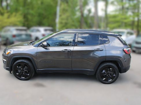 Used 2018 Jeep Compass Latitude FWD image 5