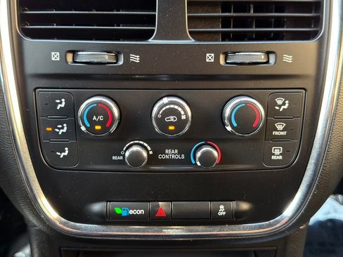 Used 2019 Dodge Grand Caravan SE FWD image 31