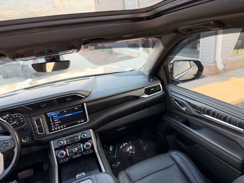 Used 2021 GMC Yukon XL Denali w/ Advanced Technology Package image 32