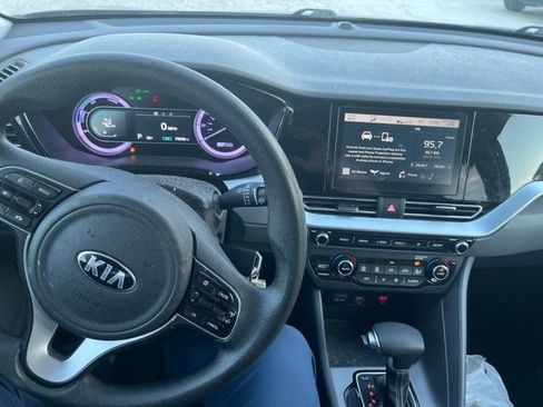Used 2020 Kia Niro LX FWD image 7