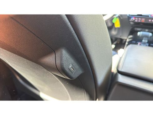 Used 2025 Kia Niro LX FWD image 17