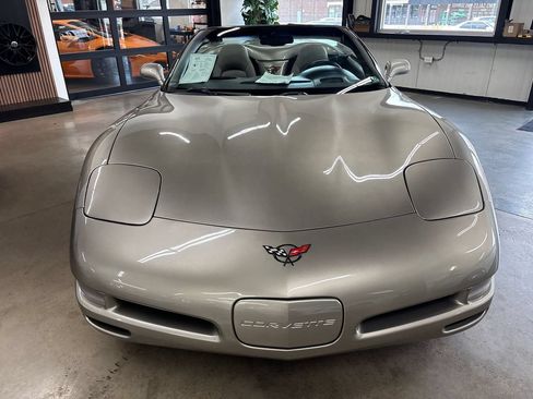 Used 2000 Chevrolet Corvette Convertible w/ Memory Pkg RWD image 18