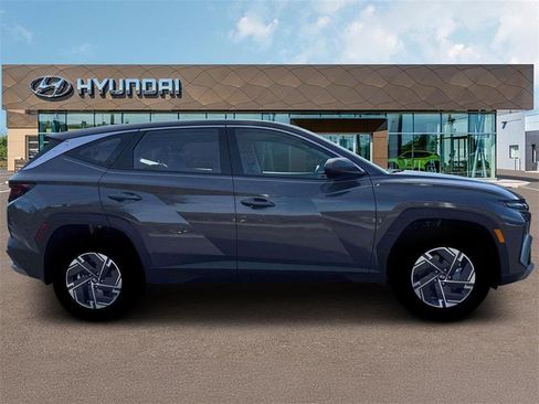 New 2026 Hyundai Tucson Blue SE image 9