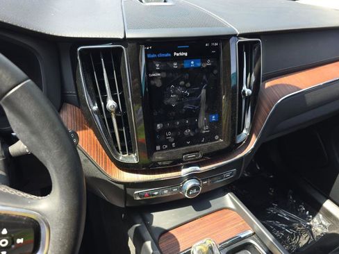 Used 2023 Volvo XC60 T8 Ultimate AWD/4WD image 10