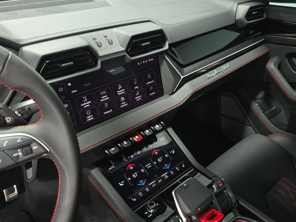 Used 2025 Lamborghini Urus SE AWD/4WD image 15