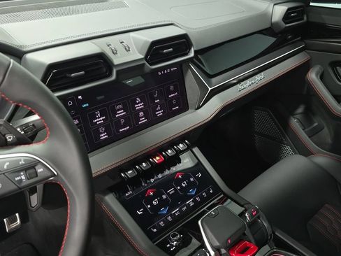 Used 2025 Lamborghini Urus SE AWD/4WD image 15