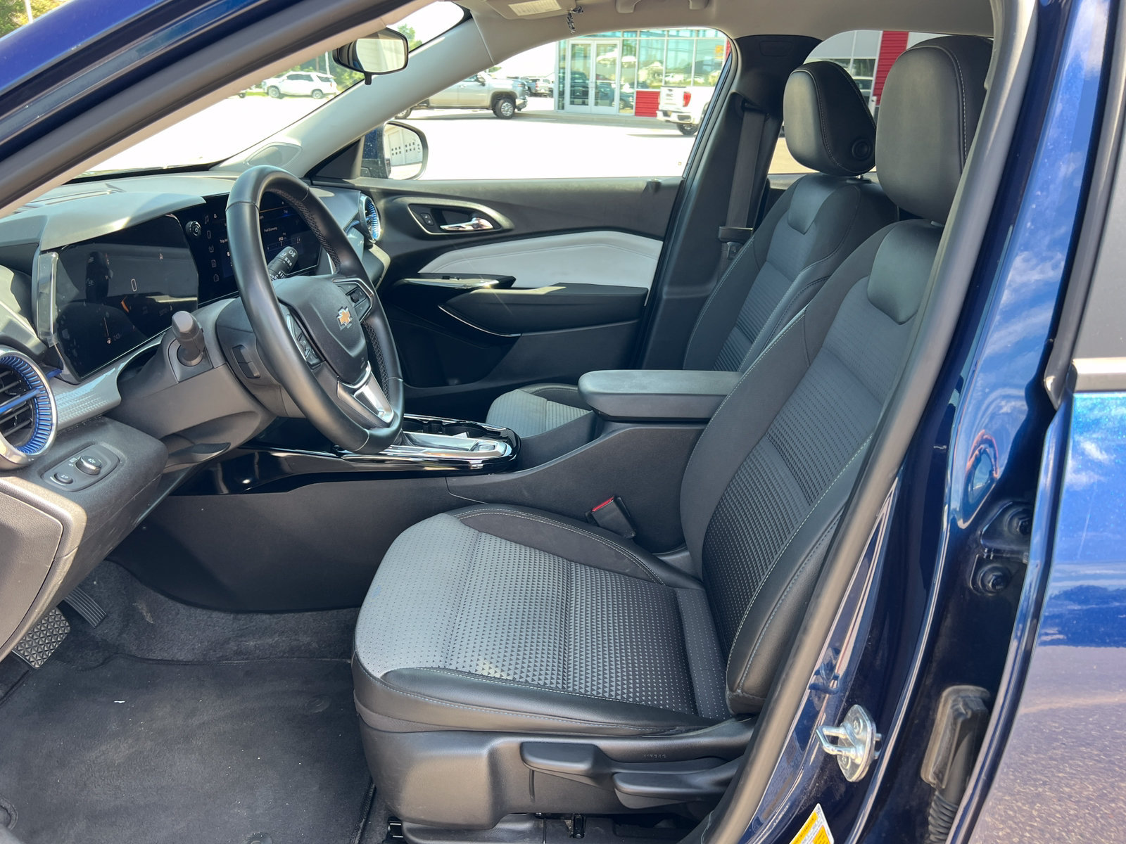 Certified 2024 Chevrolet Trax LT w/ Driver Confidence Package FWD image 4