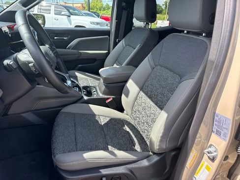 Used 2024 Chevrolet Colorado ZR2 w/ Technology Package AWD/4WD image 30