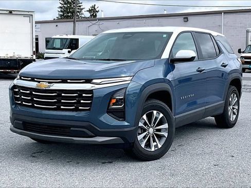 Used 2026 Chevrolet Equinox LT w/ Convenience Package II FWD image 2