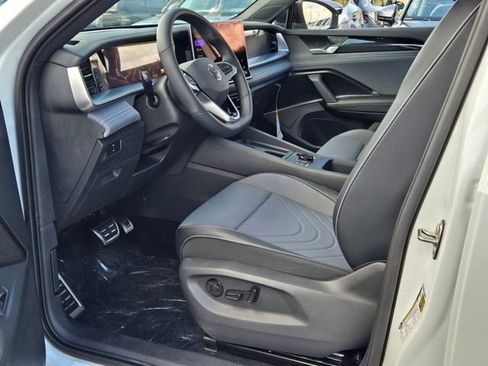 New 2026 Volkswagen Tiguan SE R-Line image 13