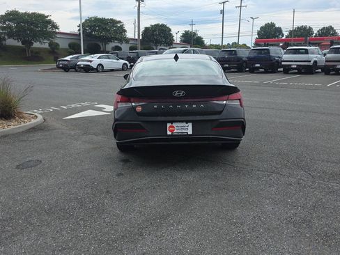 Used 2026 Hyundai Elantra Sport FWD image 5