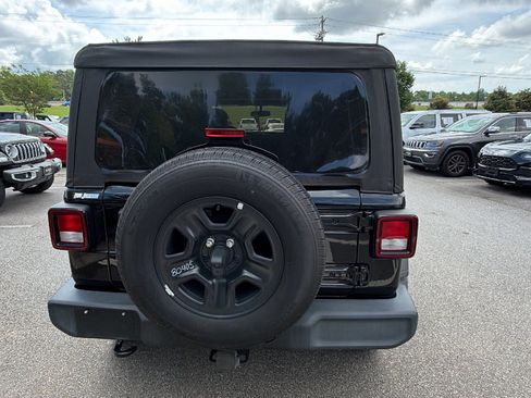 Used 2023 Jeep Wrangler Unlimited Sport AWD/4WD image 5