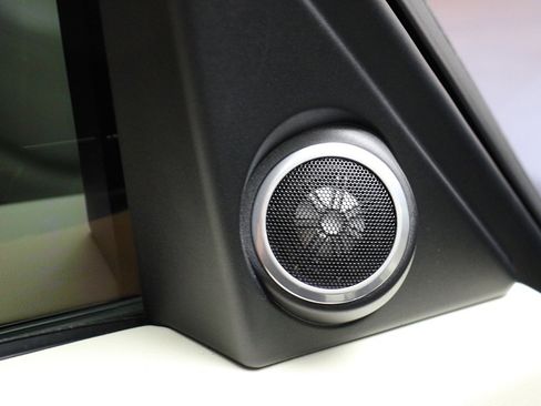 Used 2018 Land Rover Range Rover image 25