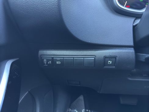 Used 2022 Toyota Corolla LE image 18