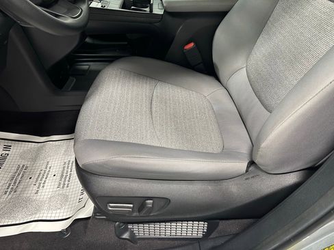 Used 2025 Toyota Sienna LE image 14