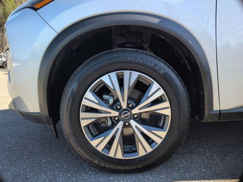 Used 2023 Nissan Rogue SV AWD/4WD image 16