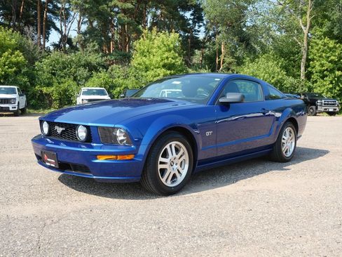 Used 2006 Ford Mustang GT RWD image 2