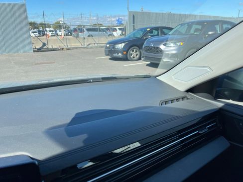 Used 2025 Volkswagen Jetta SE image 34