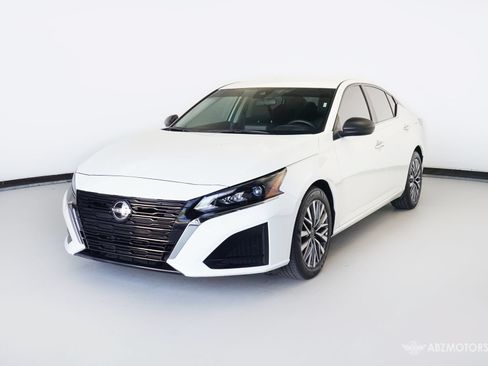 Used 2025 Nissan Altima 2.5 SV FWD image 2