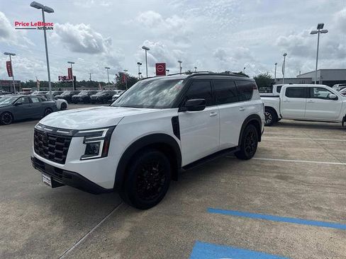 Used 2025 Nissan Armada PRO-4X AWD/4WD image 3