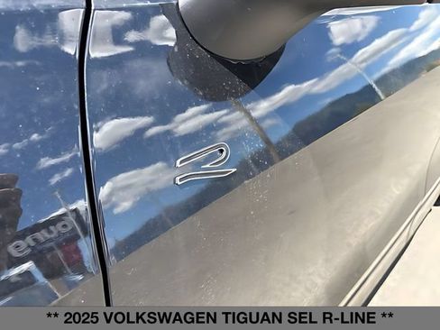 Used 2025 Volkswagen Tiguan SEL R-Line AWD/4WD image 9