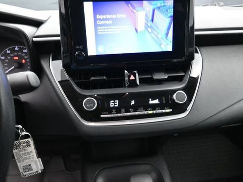 Used 2025 Toyota Corolla LE FWD image 12