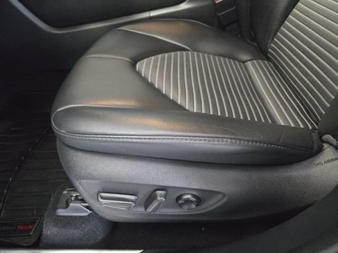 Used 2021 Toyota Highlander XSE FWD image 24