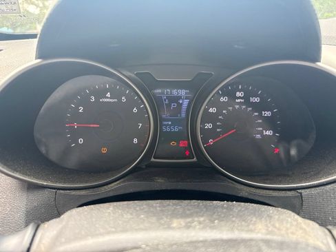 Used 2012 Hyundai Veloster FWD image 6