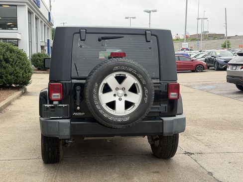Used 2010 Jeep Wrangler Sahara AWD/4WD image 6