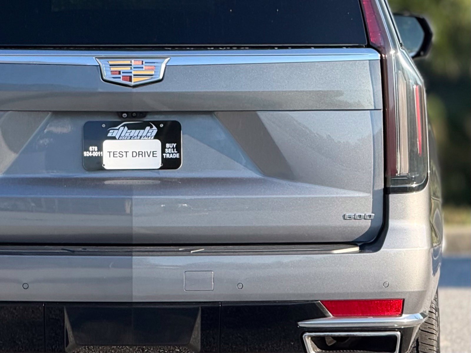 Used 2022 Cadillac Escalade Premium Luxury AWD/4WD image 17